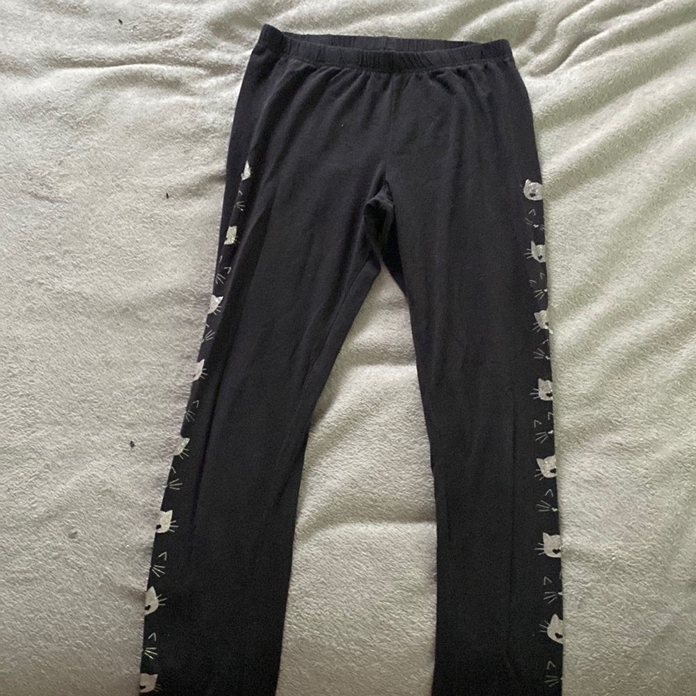 black leggings with cat print on the side